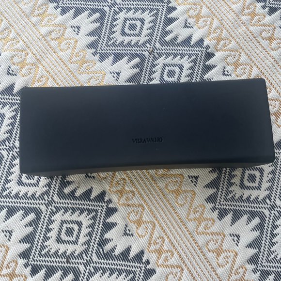 Vera Wang Sunglasses - Picture 5 of 6